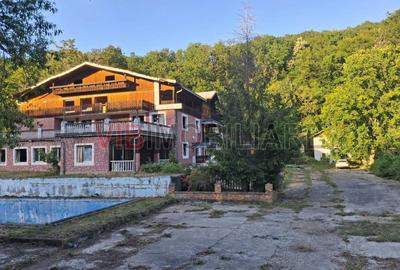 Proprietate turistică | Fost hotel | Teren 8900 mp | Aproape de Dunăre - 1