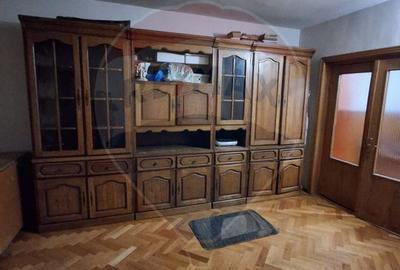Apartament cu 4 camere de vanzare in zona Iosia - 1