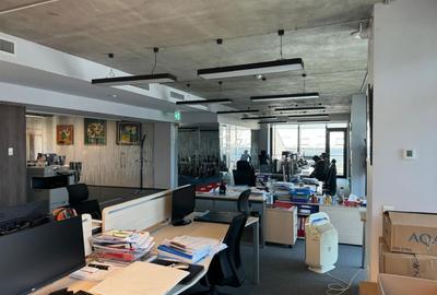 Birou, de 250 mp, în Romană