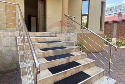 Casa / Vila cu 8 camere de închiriat în zona Aviatiei - 1