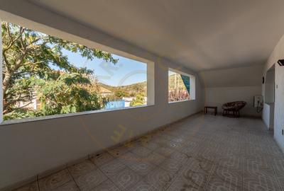 Casa visurilor cu livada roditoare si gradina amenajata - 17