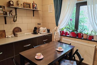3 camere, decomandat, et 2/8, anvelopat- 13 Septembrie - 13