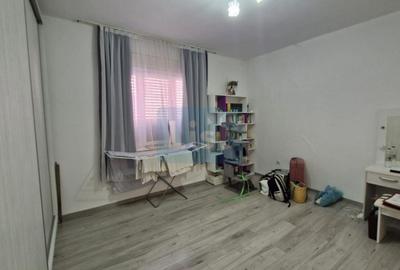 Casa Rogerius singur in curte, amenajata in doua apartamente - 5