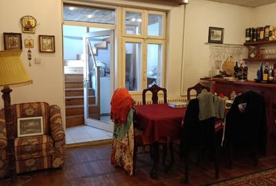 Casa interbelica, renovata total, centrul Perisului, cu vedere la lacul Cocioc - 9