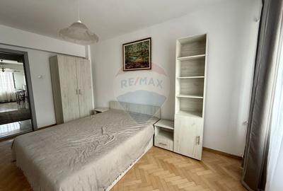 Apartament 3 camere de închiriat decomandat–central, Piața Cipariu - 8