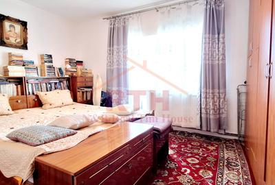 Oferim spre vanzare, direct de la proprietar, apartament decomandat cu 3 camere