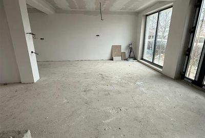 Casă cu 5 camere în Central