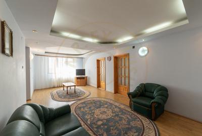 Casă individuală cu 6 camere în Bradu