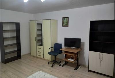 SEBASTIAN PARC VANZARE GARSONIERA BLOC MIXT - 1