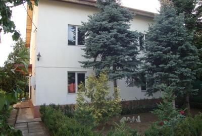 Casă individuală cu 2 camere în Băneasa