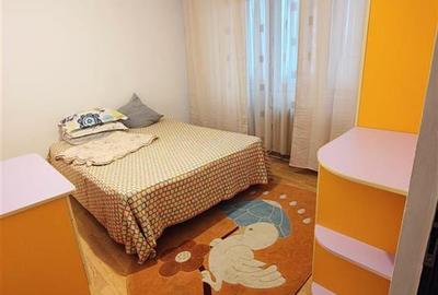 Apartament cu 2 camere semidecomandat, mobilat în Podu Roș