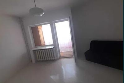 Garsoniera de vanzare in bloc de apartamente , zona Calea Bucuresti