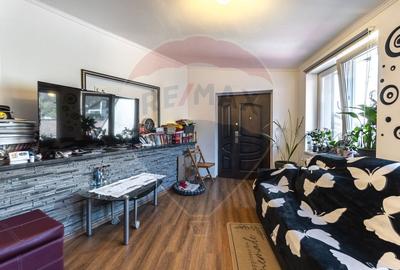 CASA COMPUSA DIN 2 APARTAMENTE, SCHEII BRASOVULUI| COMISION 0 - 3