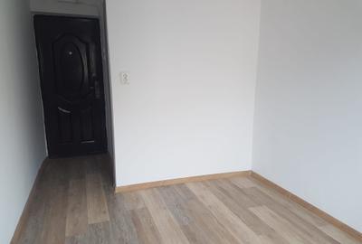 Garsoniera confort trei, etaj unu, renovata, in bloc de garsoniere, libera - 1