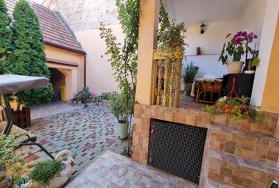 Casă de vânzare Central!! - 10