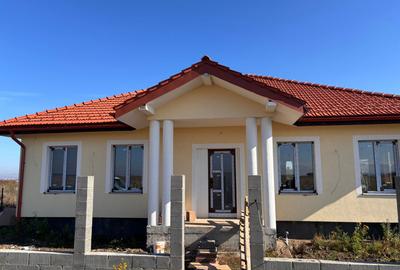 Casă individuală cu 4 camere în Sânpetru