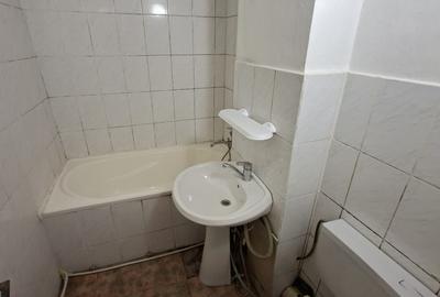 Apartament 2 camere, decomandat, etajul 1/10, zona Podu Ros - 8