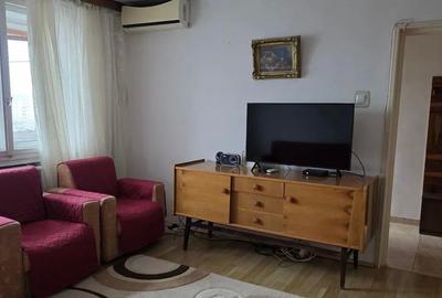Apartament cu 3 camere semidecomandat în Drumul Taberei