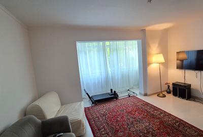 Apartament cu 3 camere decomandat în Titan