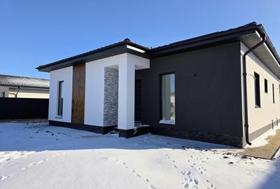 Casă individuală cu 4 camere în Sânpetru