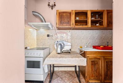 Casă cu 3 camere de vânzare în zona Intim- Str. Andrei Saguna - 11