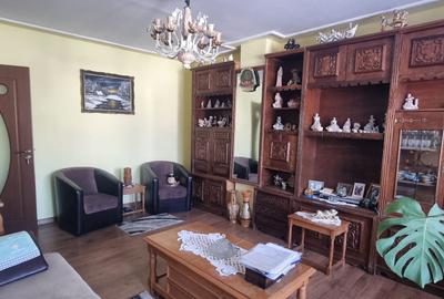 Vand apartament 4 cam. ,Topoloveni, etaj 1, ultracentral, langa Profi - 2