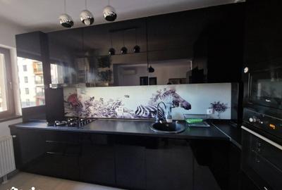 Proprietar, inchiriez apartament cu 3 camere, Bloc 2017, 2xbai, AC - 8