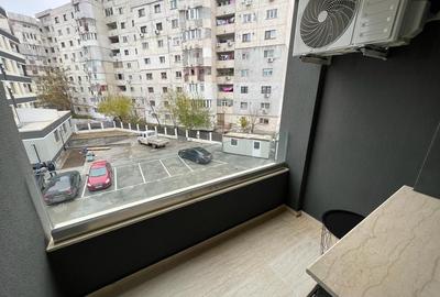 Inchiriem studio in Micro 17 , etaj 2 bloc ROKA, parcare privata, - 1