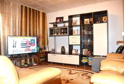 Apartament cu 3 camere decomandat în Micro 4