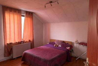 CASA  STREJNICU  5 CAMERE - 4