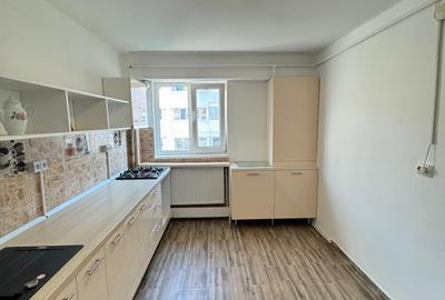 Apartament 3 camere si 2 bai de vanzare, str. Calugareni, Bacau-NORD - 7