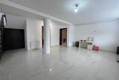 Casă cu 4 camere în Colentina