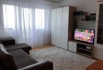 Apartament cu 3 camere semidecomandat în Alexandru cel Bun