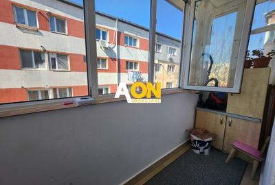 De vanzare apartament 3 camere, etaj intermediar, Cetate - 9