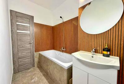 Apartament cu 3 camere semidecomandat în Podu Roș