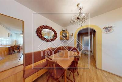 Apartament de vanzare in Sibiu - 3 camere si balcon - V. Aaron - 2