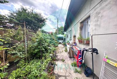 Teren de 250 mp cu casa -  la o distanta de 7 minute de statia de metrou - 8