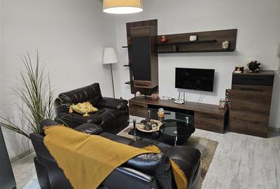 Apartament cu 2 camere semidecomandat, mobilat în Central