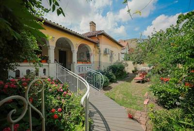 Casă cu 4 camere de închiriat în zona Ultracentrală - 1