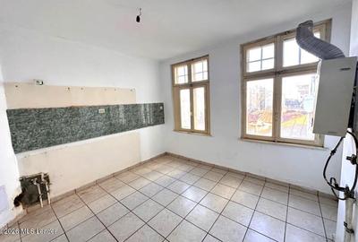 	B-dul Carol I nr. 59, 188 mpu, etaj 3, 6 camere, bloc mic - 9