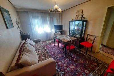 Apartament cu 3 camere, etajul 1/4, zona Tatarasi - 2