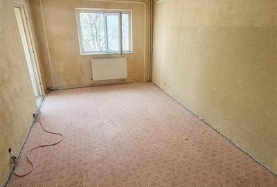 Apartament cu 2 camere decomandat în Nicolina