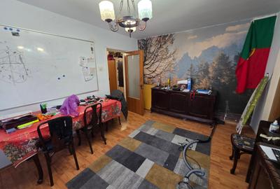 Liviu Rebreanu intersectie 1 Decembrie 1918, langa Auchan Titan, Poarta 4 - 11