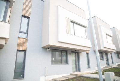 Duplex cu 4 camere în Central