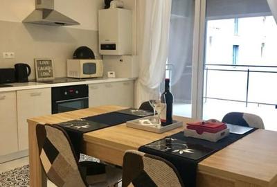 Apartament cu 2 camere decomandat în Palat