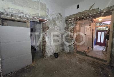 Apartament cu 2 camere semidecomandat în Piața Cluj