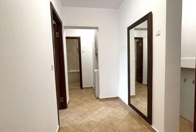 Apartament cu 2 camere decomandat, mobilat în P-ța Victoriei