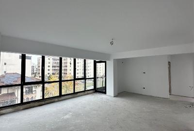 Apartament cu 4 camere semidecomandat în Tomis Plus