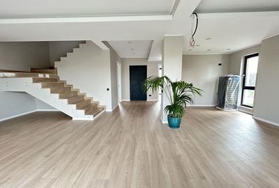 Casă individuală cu 6 camere în Tunari