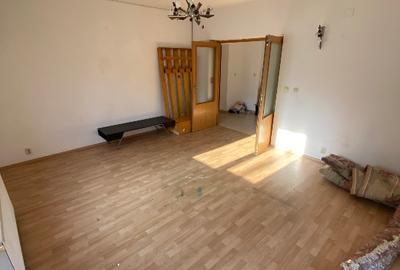 Vila cu 3 apartamente  la parter,etaj  si mansarda - 8